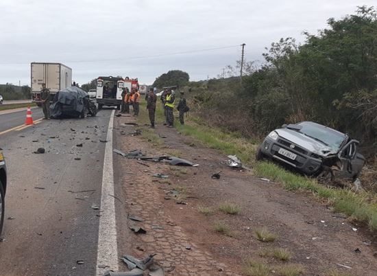 Grave colisão deixa dois mortos na BR-116, em Barra do Ribeiro