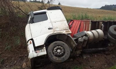 Caminhoneiro gaúcho fica ferido em acidente no PR