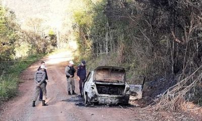 Corpo é encontrado carbonizado em porta-malas de carro