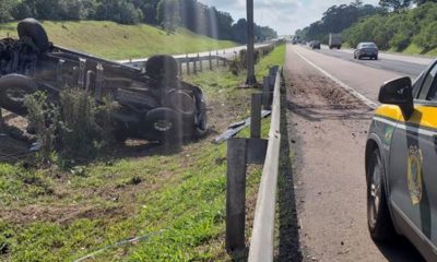 Mulher é ejetada de carro após acidente e morre atropelada BR-290, em Glórinha