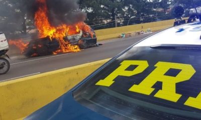 Automóvel com mais de 11 mil reais em multas vencidas pega fogo em Sapucaia do Sul