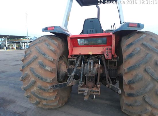 Suspeitos de estelionato são flagrados com trator e agrotóxicos em Erechim - Foto: Lenon Boeno | RS Agora