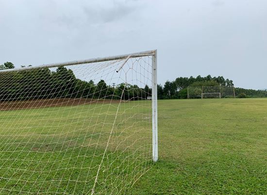 Raio atinge campo de futebol no RS, fere 15 pessoas e mata um jogador