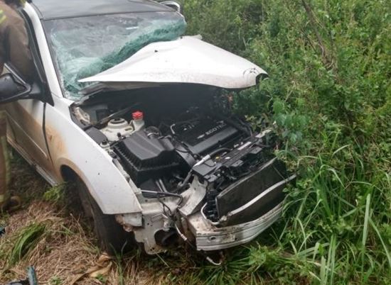 Colisão entre carro e caminhão deixa um morto na BR-282