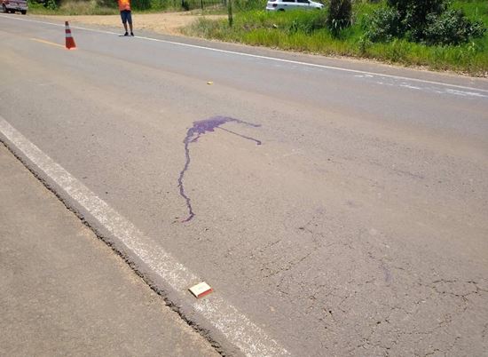 Mulher fica em estado grave após ser atropelada por caminhão na RS-480, entre São Valentim e Barão de Cotegipe - Foto: Bombeiros voluntários de São Valentim