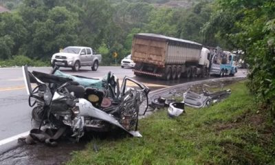 Colisão entre carro e carreta BR 470 deixa duas pessoas feridas