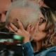 Lula anuncia casamento e beija namorada em cima de palanque